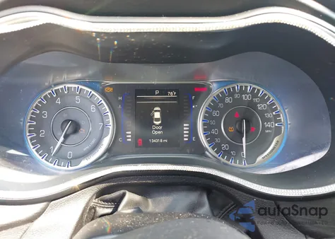 2015 Chrysler 200 Limited z USA, uszkodzony, nr VIN 1C3CCCAB5FN545827